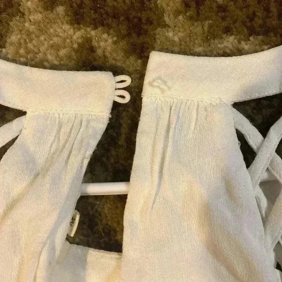 Beautiful White Dress - Broken Button On Back - Picture 3 of 7